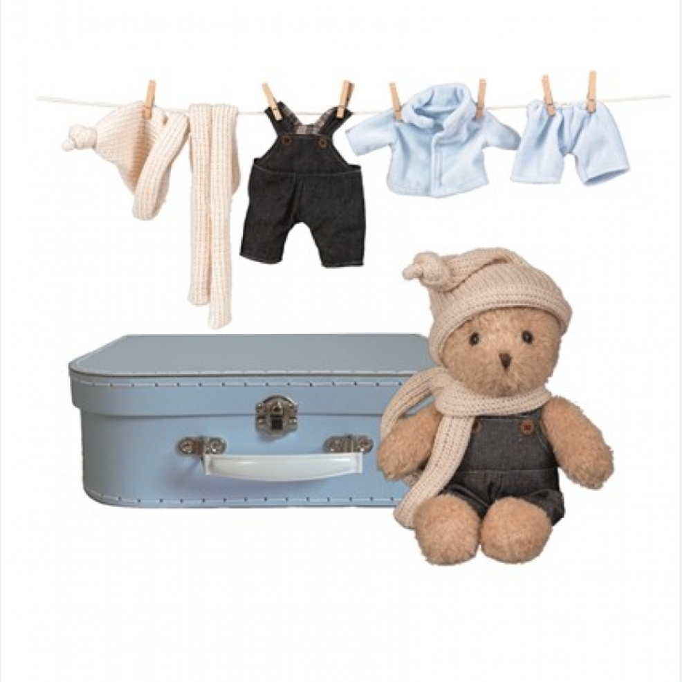 MORRIS AND HIS CLOTHES IN A SUITCASE