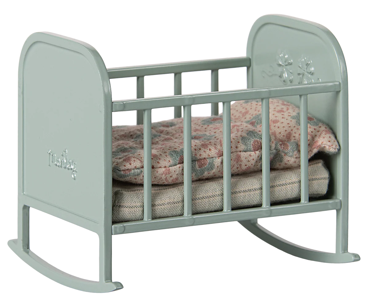 BERCEAU EN BOIS POUR SOURIS MENTHE