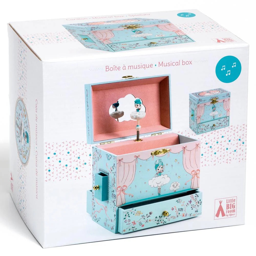 Boîte d'emballage du coffret musical et coffre à bijoux pour enfants Ballerine en scène de Little Big Room par Djeco.