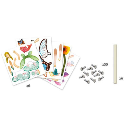 Contenu du kit créatif Djeco comprenant 6 planches d'éléments de pantins en carton à colorier, 50 attaches parisiennes et 6 bâtonnets.