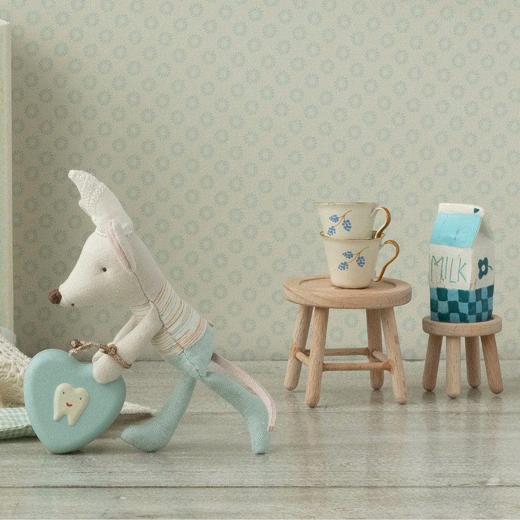 WOODEN TABLE AND STOOL FOR MOUSE