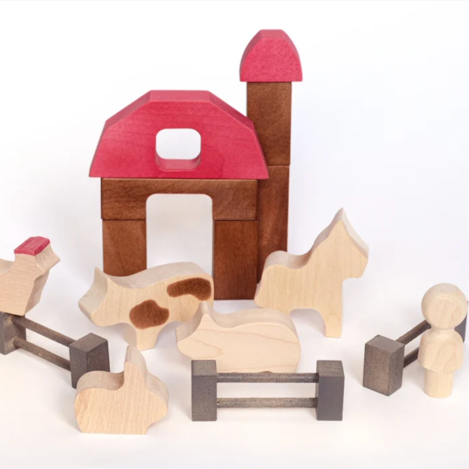 WOODEN FARM AND ANIMALS 