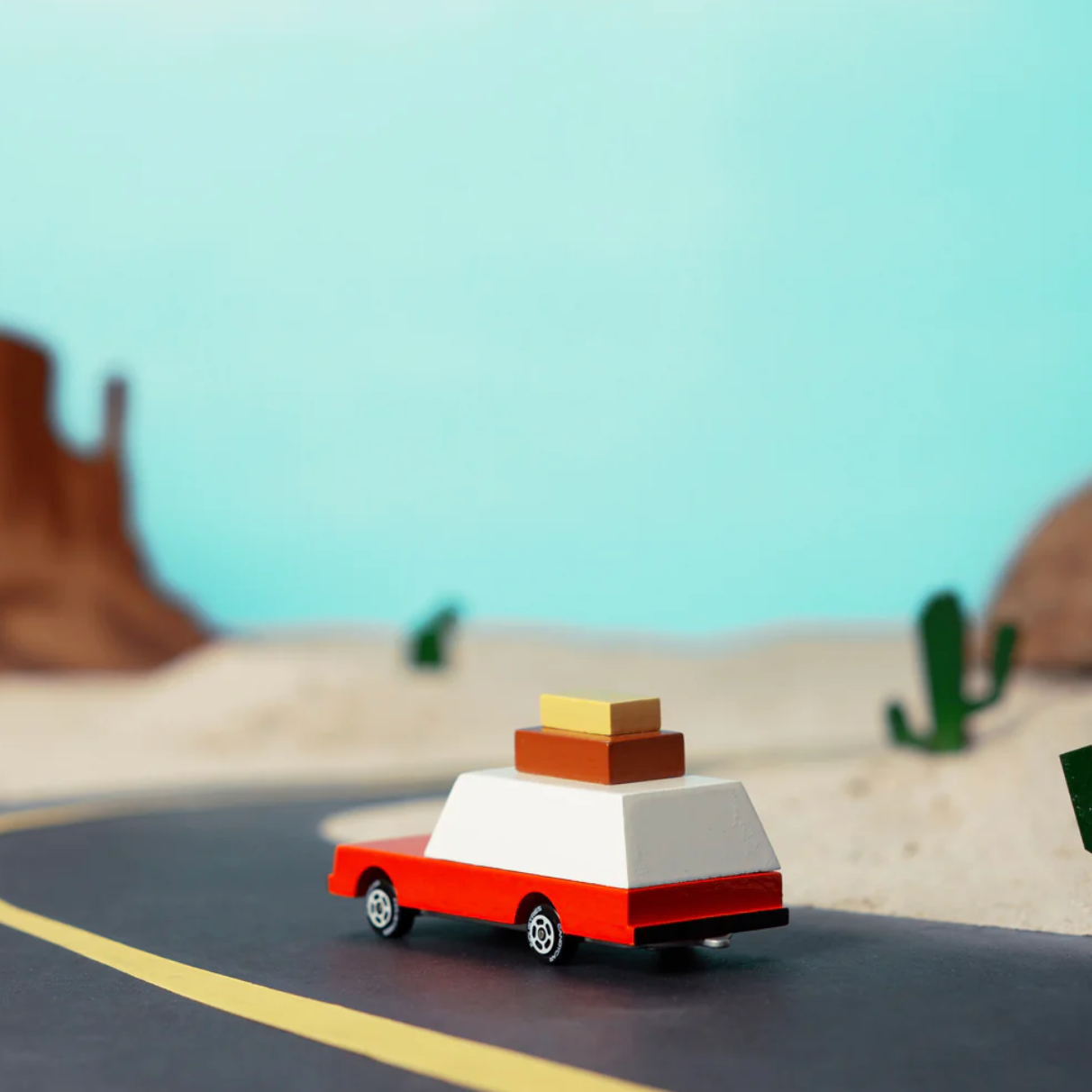 CANDYCAR WOODEN LUGGAGE CAR