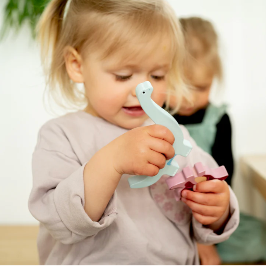 WOODEN FIGURE "THE WORLD OF DINOSAURS" 