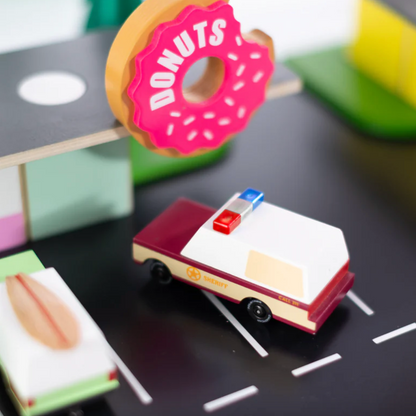 CANDYCAR WOODEN SHERIFF TRUCK