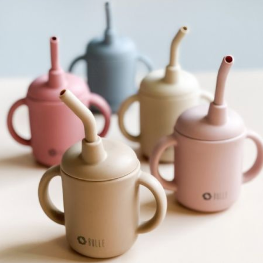 EVOLVING SILICONE CUP WITH STRAW