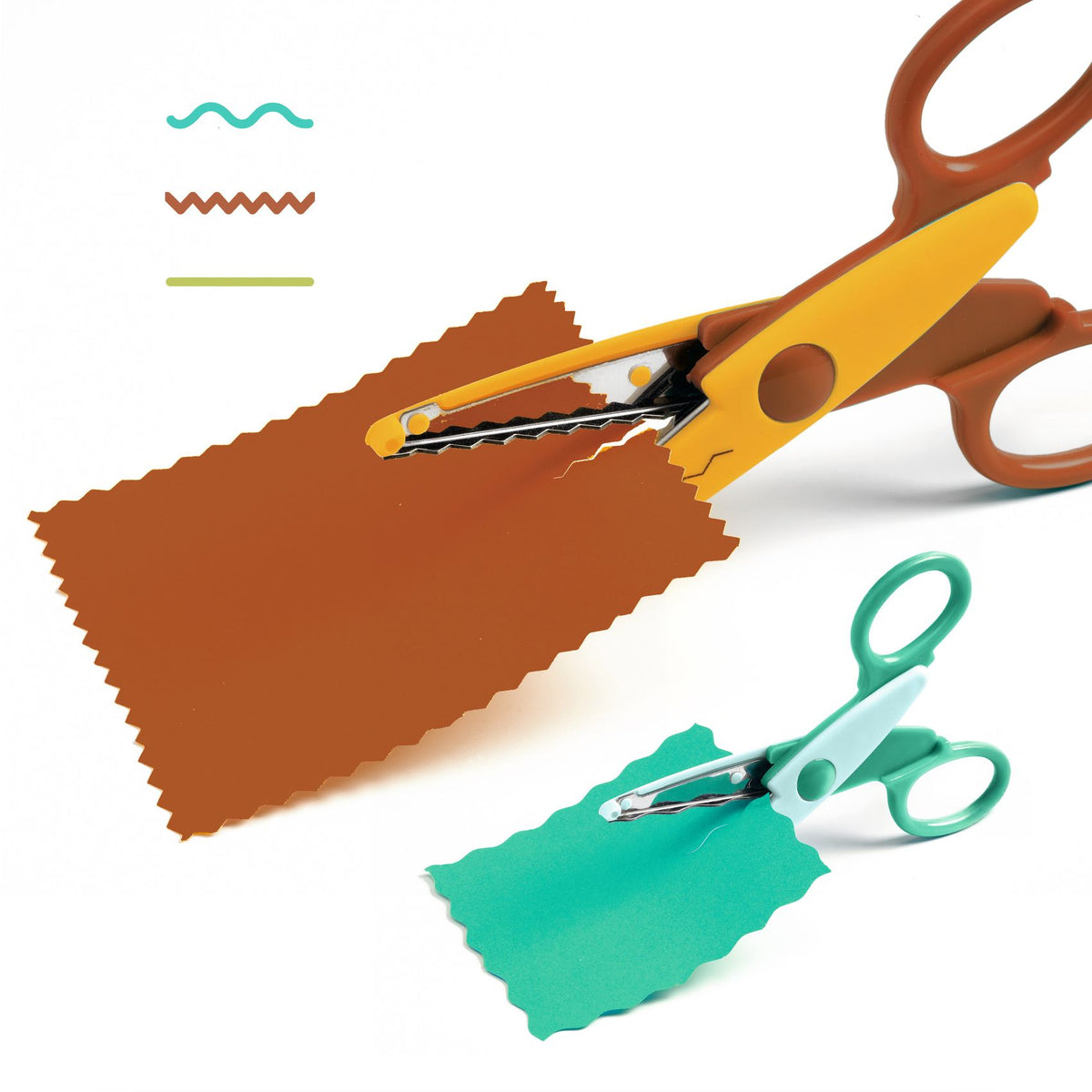 Démonstration des trois motifs de découpe créative des ciseaux cranteurs Djeco sur du papier couleur.