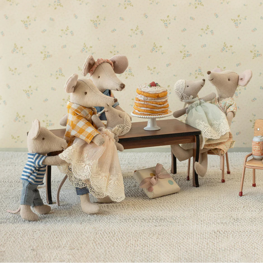 BABY MOUSE IN GOWN POWDER