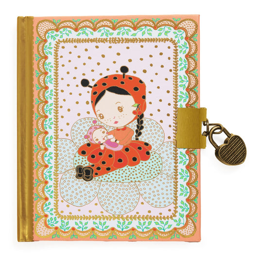 ournal intime secrètement fermé avec cadenas doré Djeco, illustré d'une petite fille en costume de coccinelle.