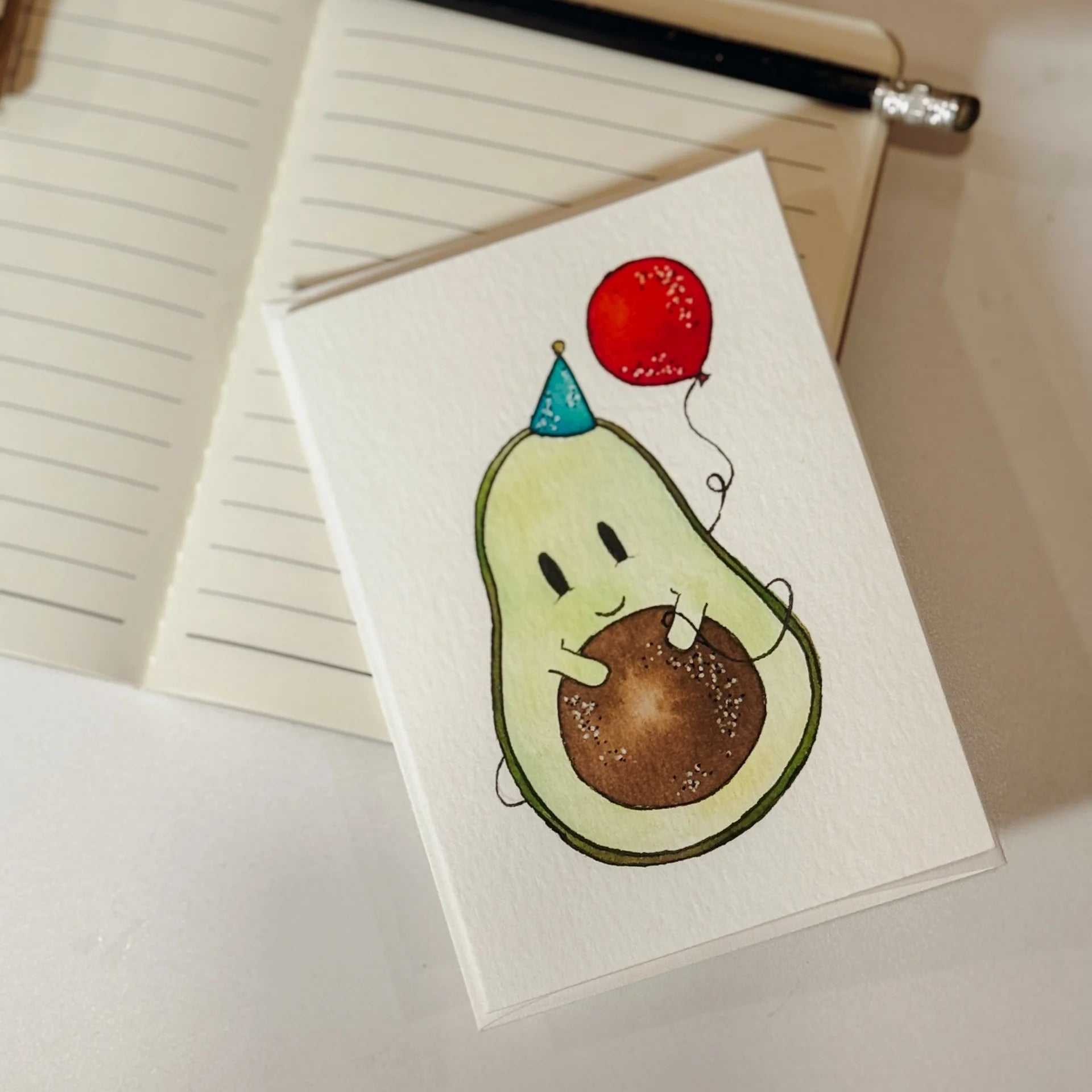 carte de souhaits avec avocat et ballon aquarelle fait à la main au Québec par Heyjuue créations