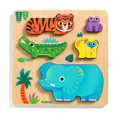 Plateau en bois du puzzle WoodyWild de Djeco avec ses 5 pièces illustrées d'animaux de la jungle (éléphant, tigre, crocodile, singe, grenouille).