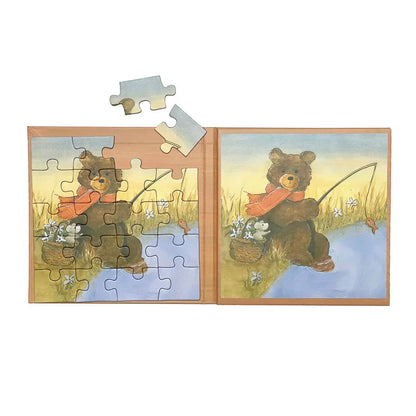 Livre ouvert révélant un casse-tête magnétique Egmont Toys illustrant un ourson à la pêche avec modèle d'image à côté.