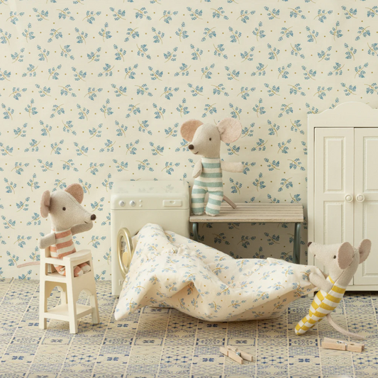 WOODEN HIGH CHAIR FOR MOUSE