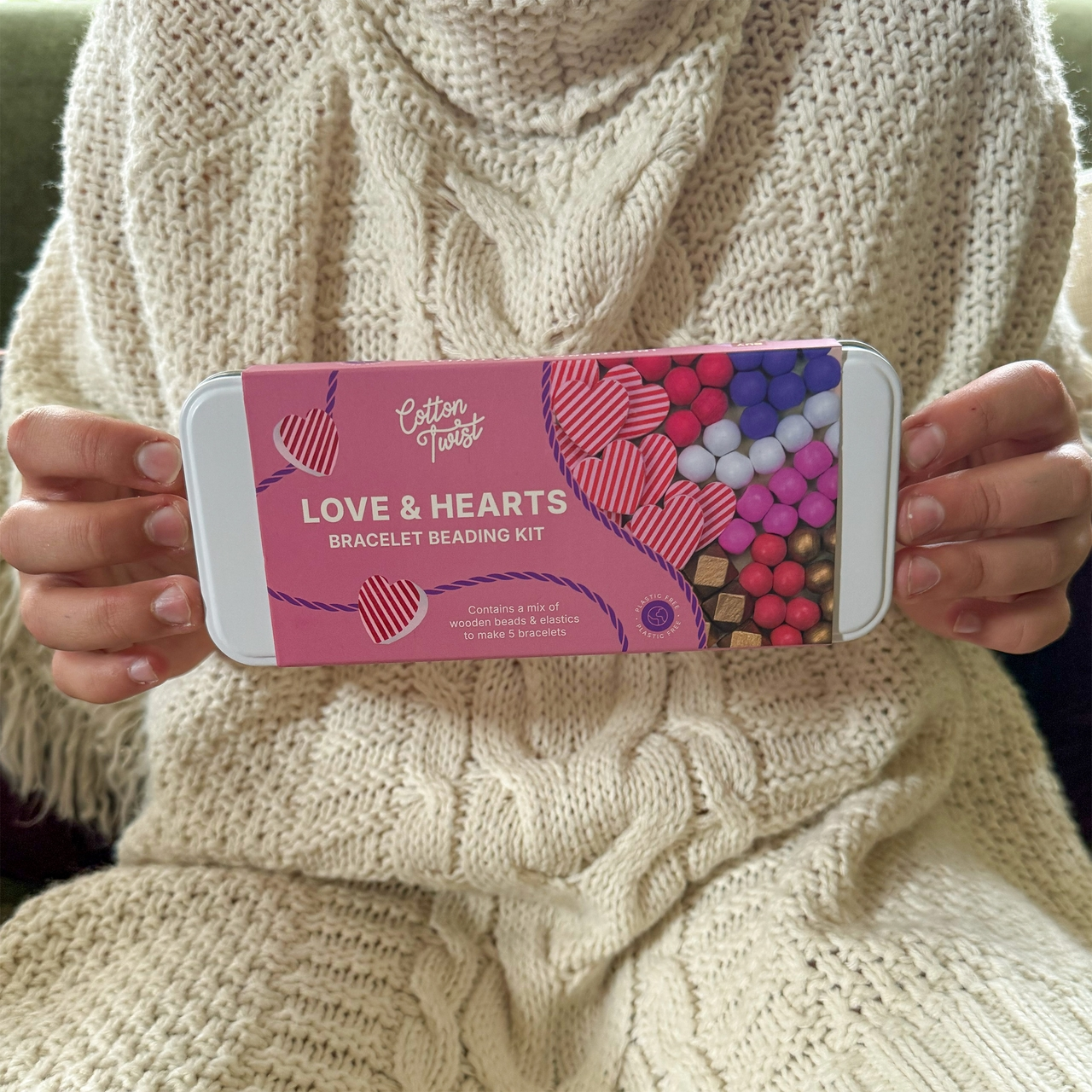 BOX OF 5 LOVE AND HEART BRACELETS 