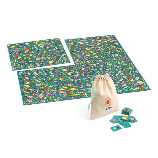 Plateau de jeu modulable Crazy Obs Fishy Fish Djeco assemblé avec cartes à retrouver et pochon de rangement en tissu.