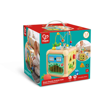 Emballage du cube d'activités en bois Green Thumbs Activity Cube de Hape pour les enfants de 1 à 3 ans.