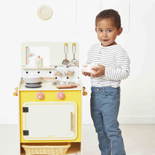 SHINY GRANDMA WOODEN KITCHEN