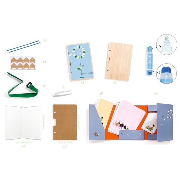 Ensemble des fournitures incluses dans le kit DIY Djeco : presse en bois, sangle, pince, colle et cartes illustrées.