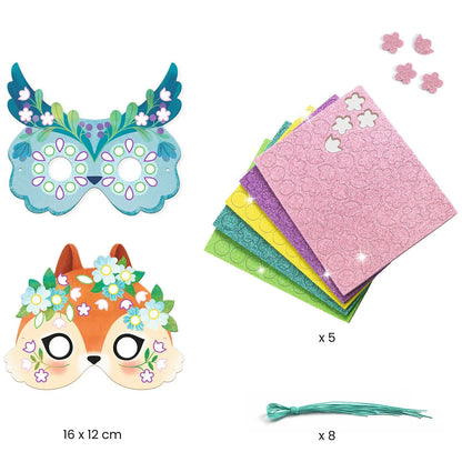 Contenu du coffret bricolage Djeco comprenant masques d'animaux de la forêt, planches de mosaïques pailletées et élastiques.