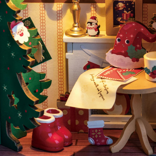 DIY TWINKLING MINIATURE CHRISTMAS HOUSE