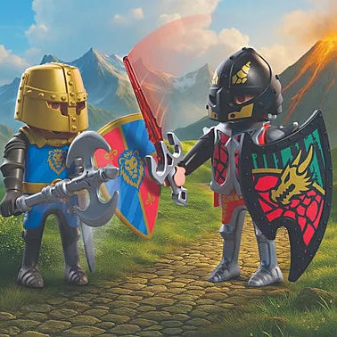 Mise en scène du set Playmobil 72175 avec deux chevaliers en armure, l'un bleu et or, l'autre noir et rouge, s'affrontant en duel dans un paysage montagneux avec un volcan.