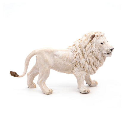 Figurine réaliste de lion blanc Papo debout vue de profil montrant sa crinière fournie et son toupillon brun.