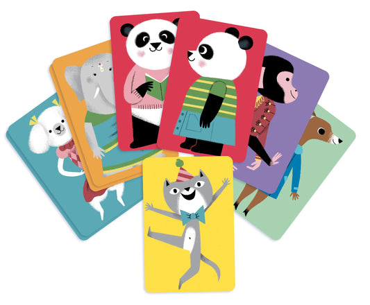 Éventail de cartes illustrées d'animaux habillés pour le jeu Le Mistigri Nathan avec la carte du chat Mistigri au centre.
