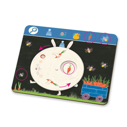 Plateau de jeu d'observation Djeco Obs Funny représentant un lapin blanc et un chariot de carottes avec une roue pivotante.