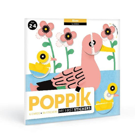 Pochette du jeu éducatif « Ma première rivière » de la marque Poppik pour les enfants de 2 à 4 ans, illustrée d'un grand canard rose et de canetons jaunes sur l'eau avec des fleurs en arrière-plan.