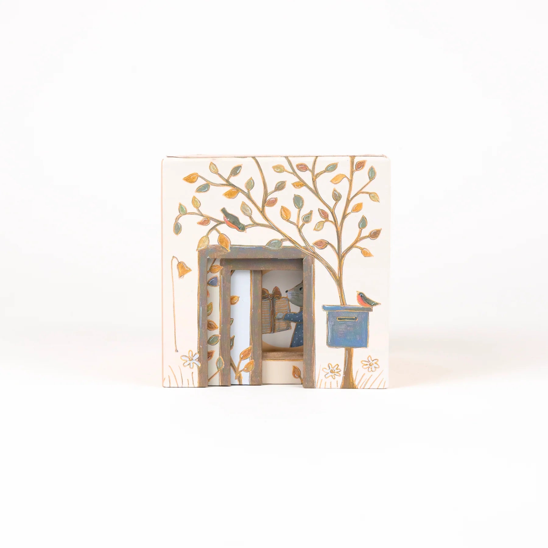 Détail des chiffres et illustrations poétiques sur les cubes d'éveil en carton Lenny le lapin Egmont Toys.