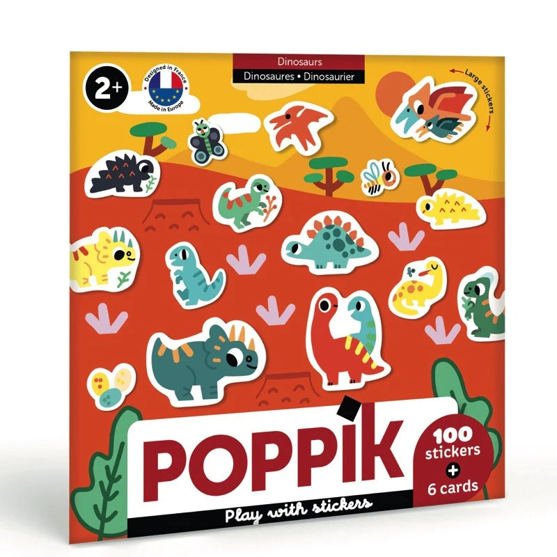 Pochette du jeu éducatif « Mes premières cartes d'autocollants - Dinosaures » de la marque Poppik pour les enfants dès 2 ans, contenant 100 stickers et 6 cartes illustrées de petits dinosaures colorés dans un paysage préhistorique.