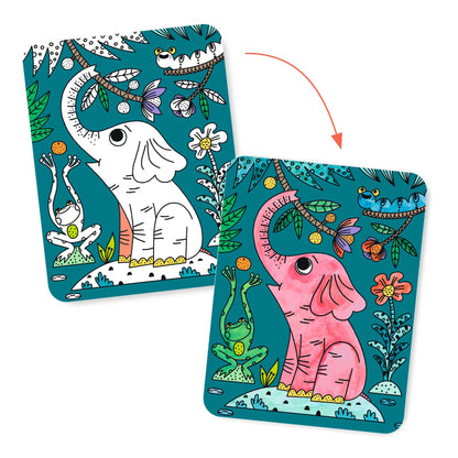 Démonstration avant et après l'application de l'eau sur une carte de peinture magique Djeco révélant un éléphant rose dans la jungle.