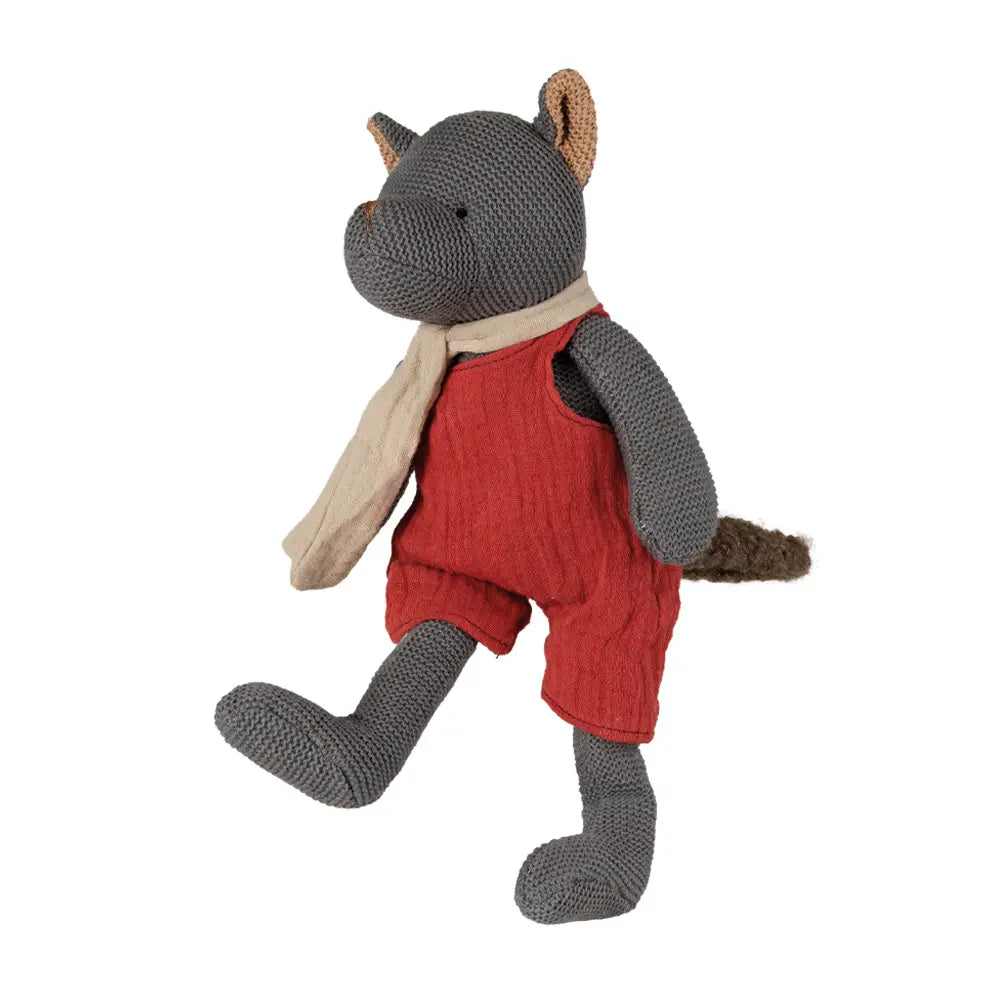 Peluche hochet John le chaton en tricot gris avec salopette rouge et écharpe de la marque Egmont Toys.