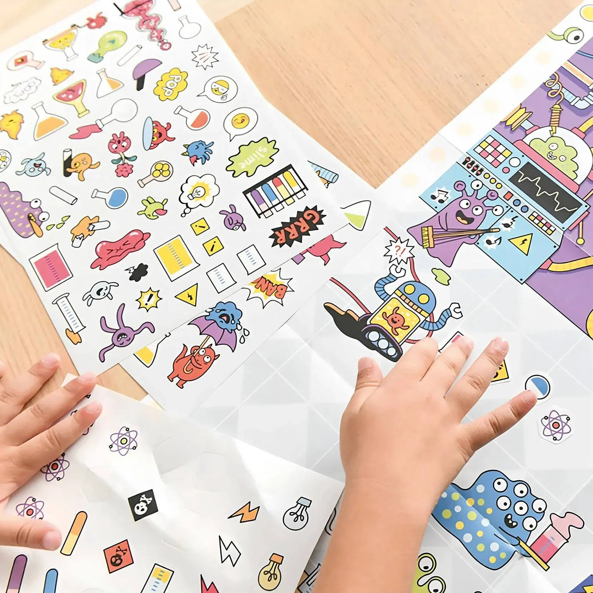 Enfant collant des autocollants amusants d'expériences scientifiques et de monstres sur le poster géant "Labo en folie" Poppik