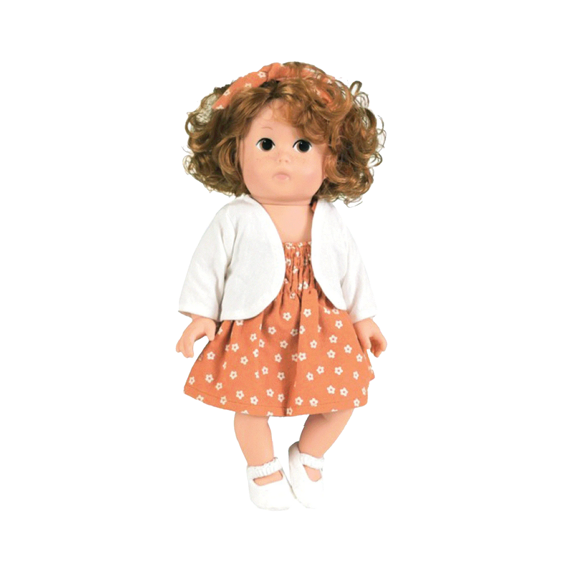 Poupée Emily Egmont Toys aux cheveux bouclés roux portant une robe orange à fleurs blanches et un gilet blanc.