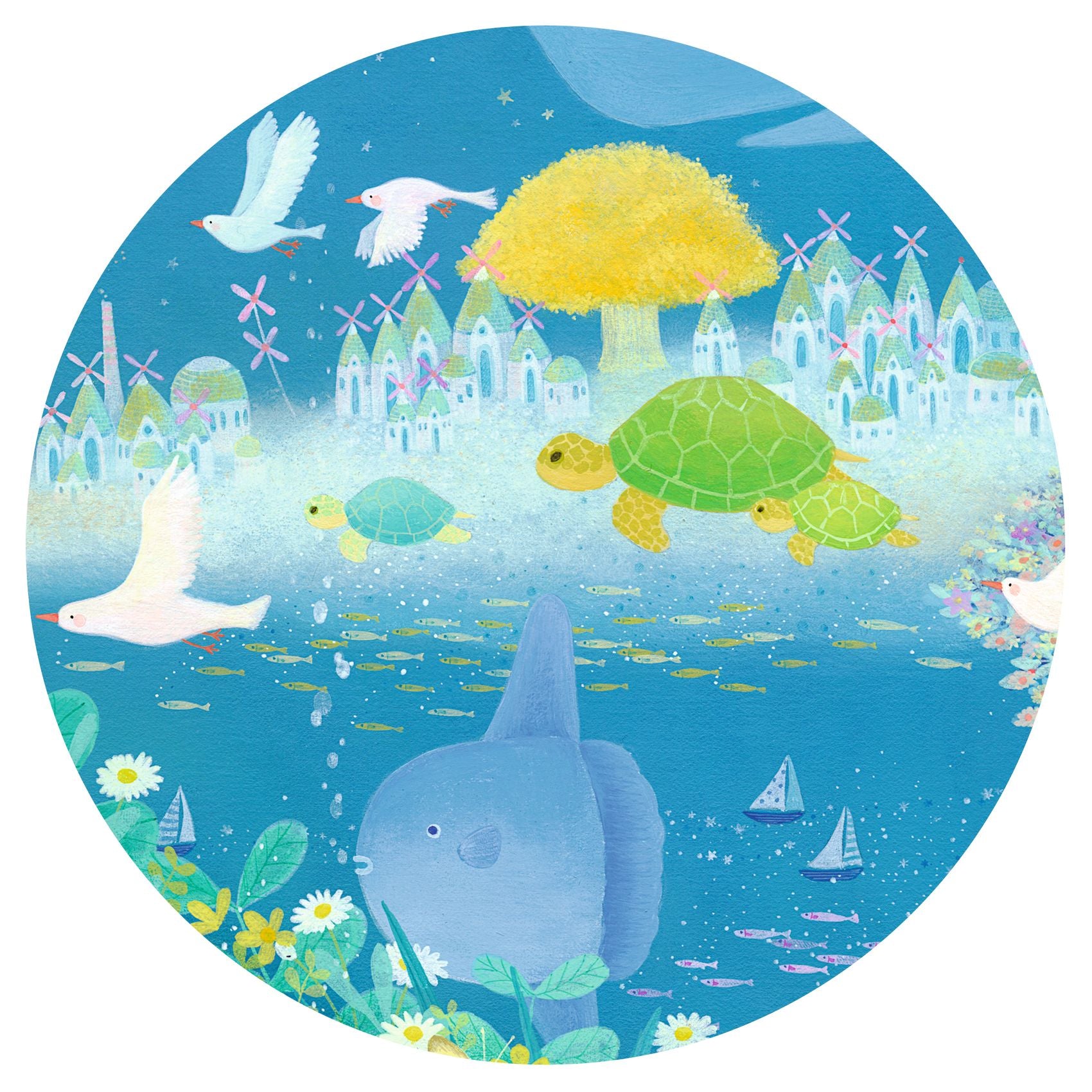 Gros plan sur l’illustration féerique montrant des tortues marines, des oiseaux blancs et un poisson-lune dans un paysage bleu.
