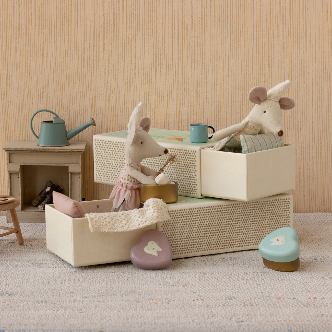 MOUSE LITTLE SISTER TOOTH FAIRY IN HER BOX