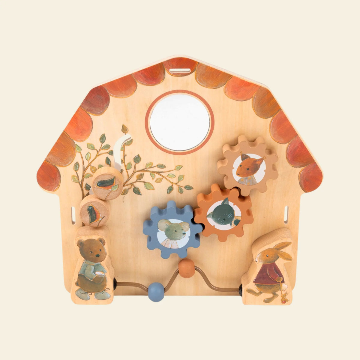 Tableau d'activités pour bébé Egmont Toys en forme de maisonnette en bois, comprenant un miroir, trois engrenages colorés, un boulier et des figurines d'animaux.