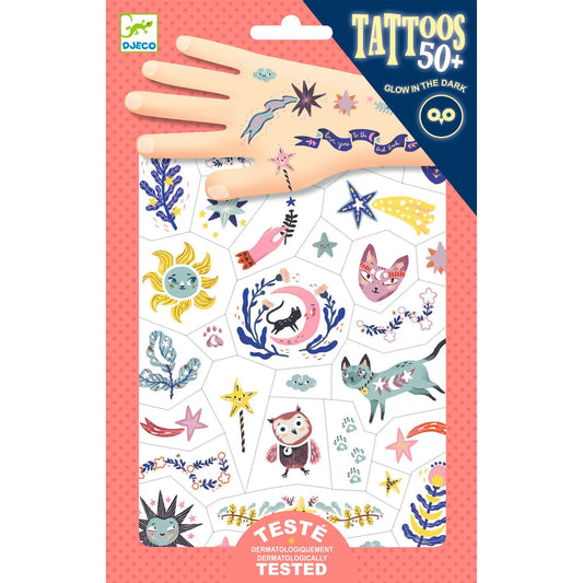 Emballage de tatouages temporaires phosphorescents Djeco illustrés de chats, hibou, étoiles et motifs célestes.