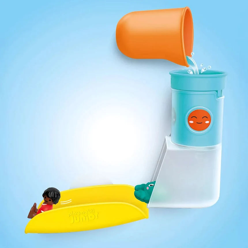 Toboggan aquatique avec réservoir d'eau et figurine du coffret Playmobil Junior Aqua 71775.