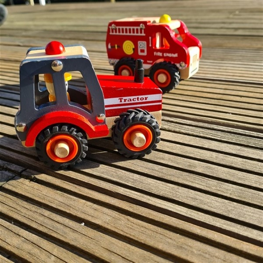 WOODEN TRACTOR