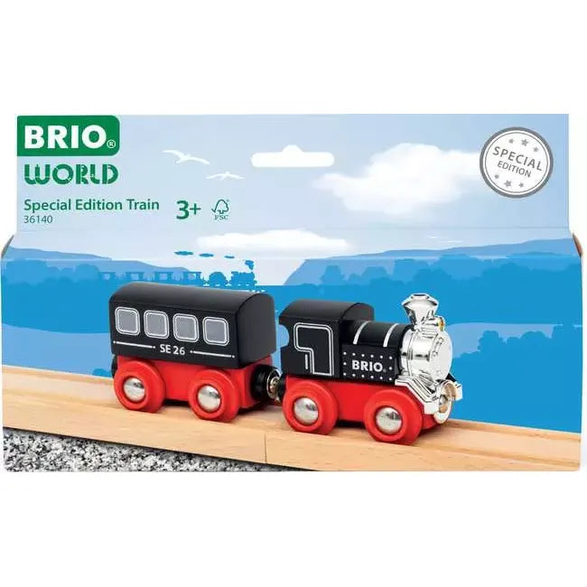 Boîte d'emballage BRIO World présentant le train édition spéciale sur des rails en bois.