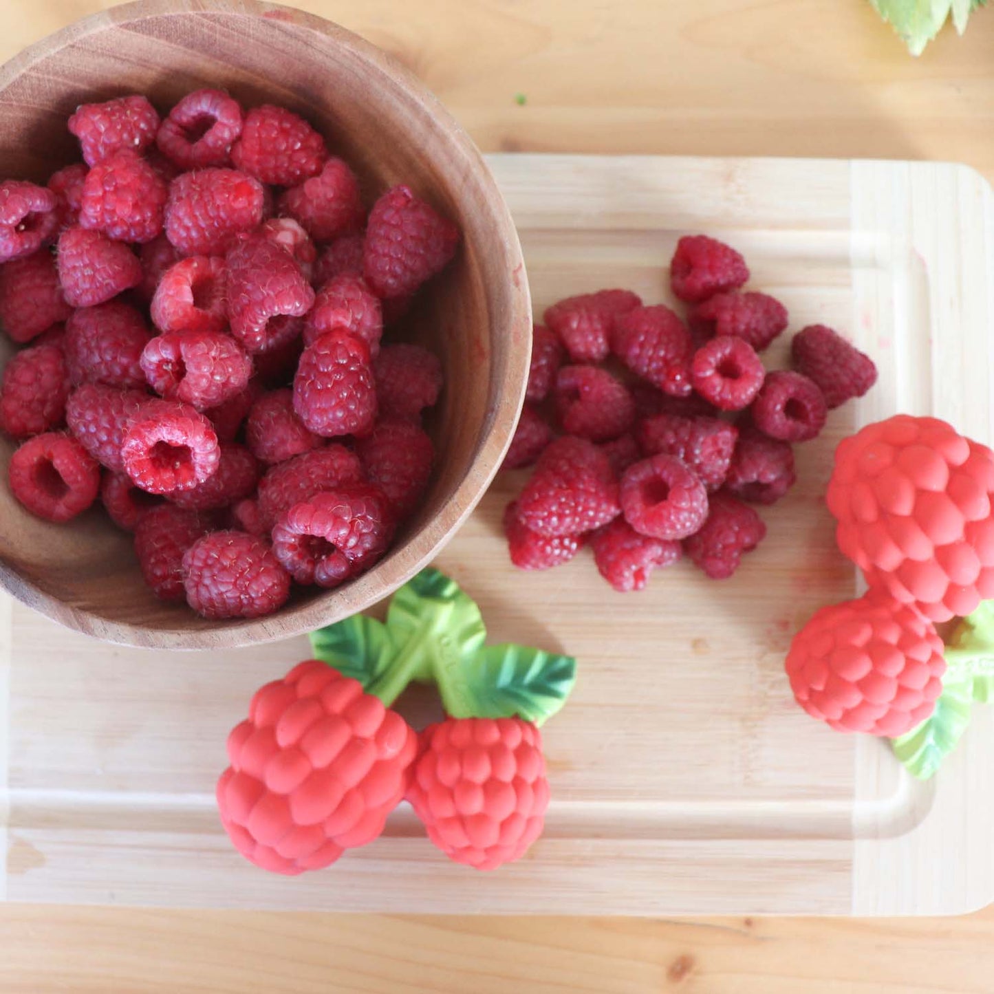 VALERY THE RASPBERRY BABY TEETHER
