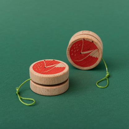 ASSORTMENT OF WOODEN YOYO ANIMALS